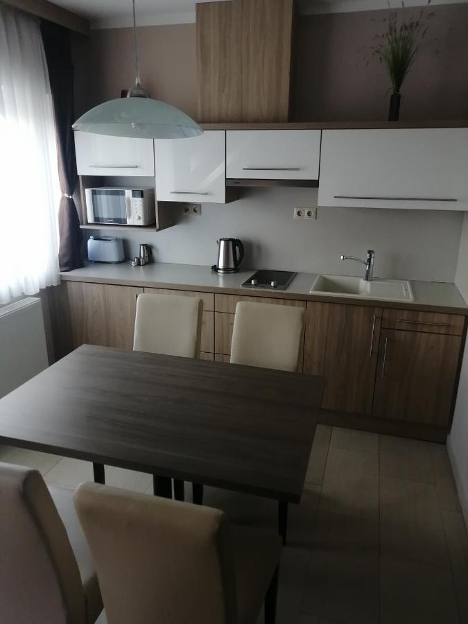 Zafirgyoengy Apartmanok Sárvár Buitenkant foto