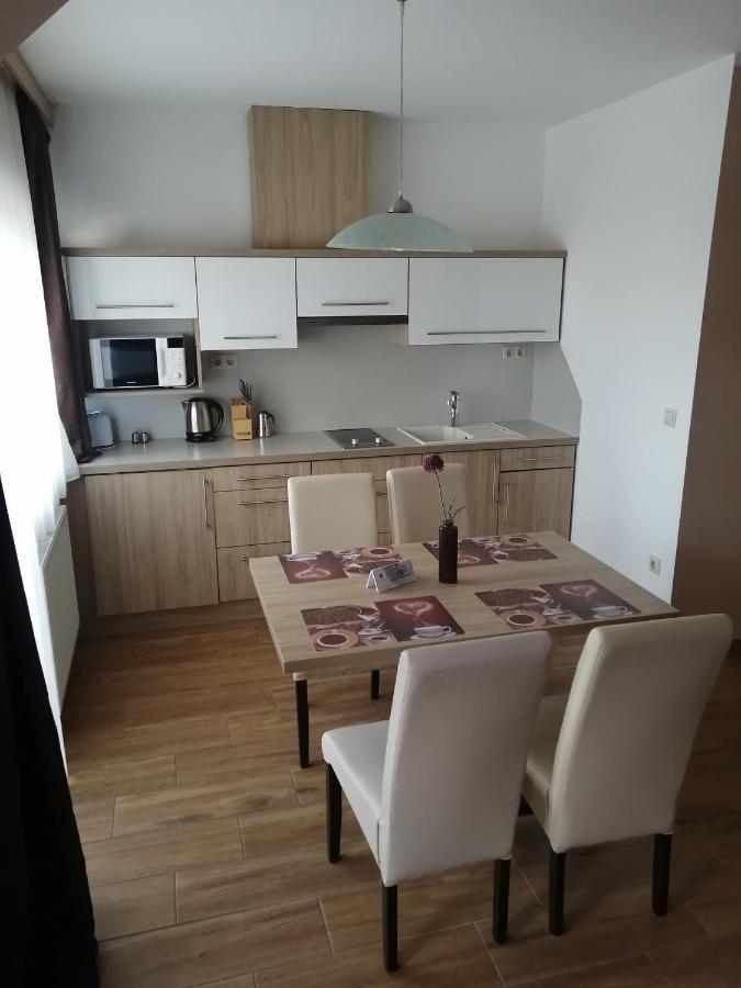 Zafirgyoengy Apartmanok Sárvár Buitenkant foto