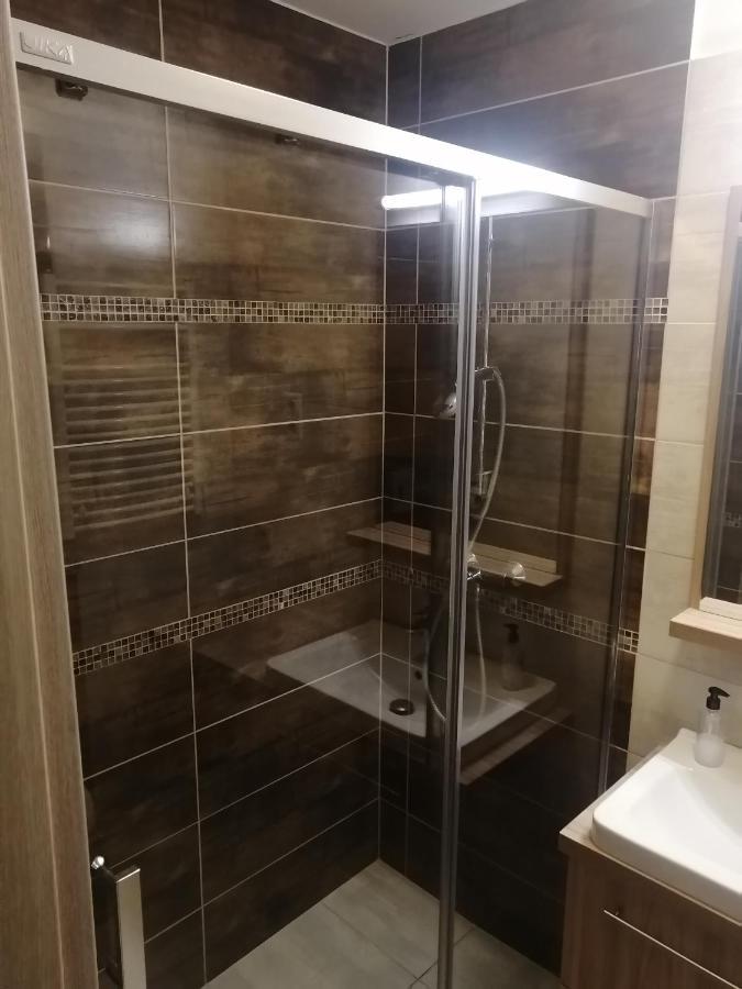 Zafirgyoengy Apartmanok Sárvár Buitenkant foto