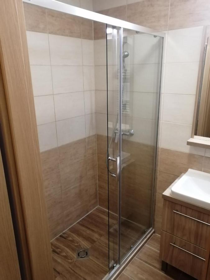 Zafirgyoengy Apartmanok Sárvár Buitenkant foto