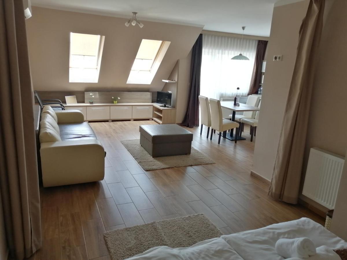 Zafirgyoengy Apartmanok Sárvár Buitenkant foto