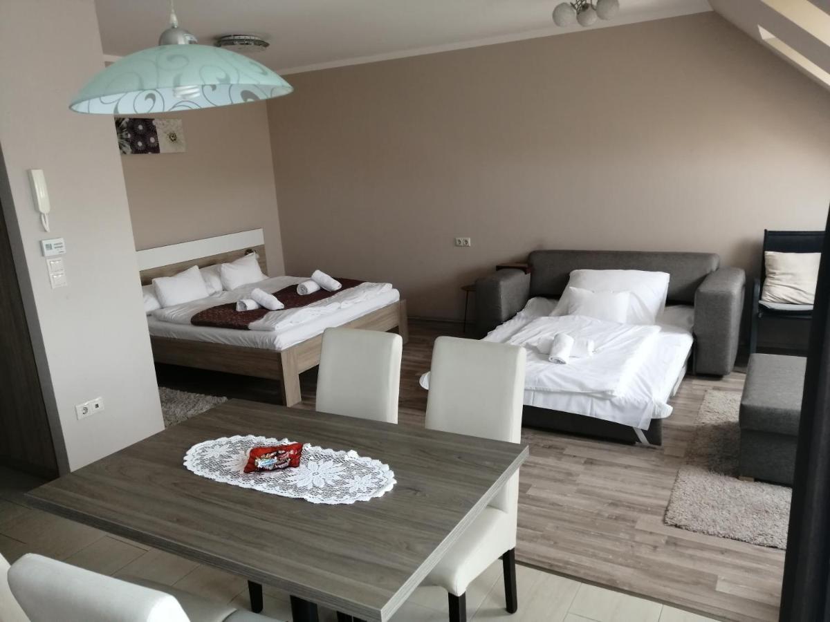 Zafirgyoengy Apartmanok Sárvár Buitenkant foto